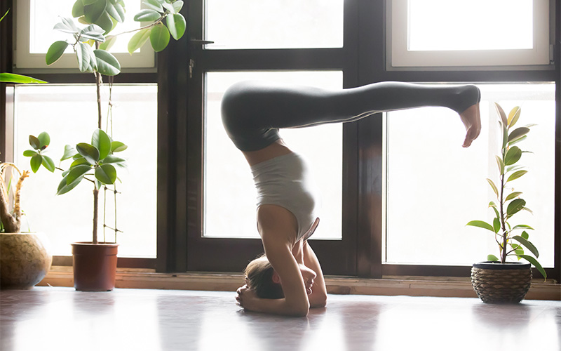 Yogaposition-Handstand